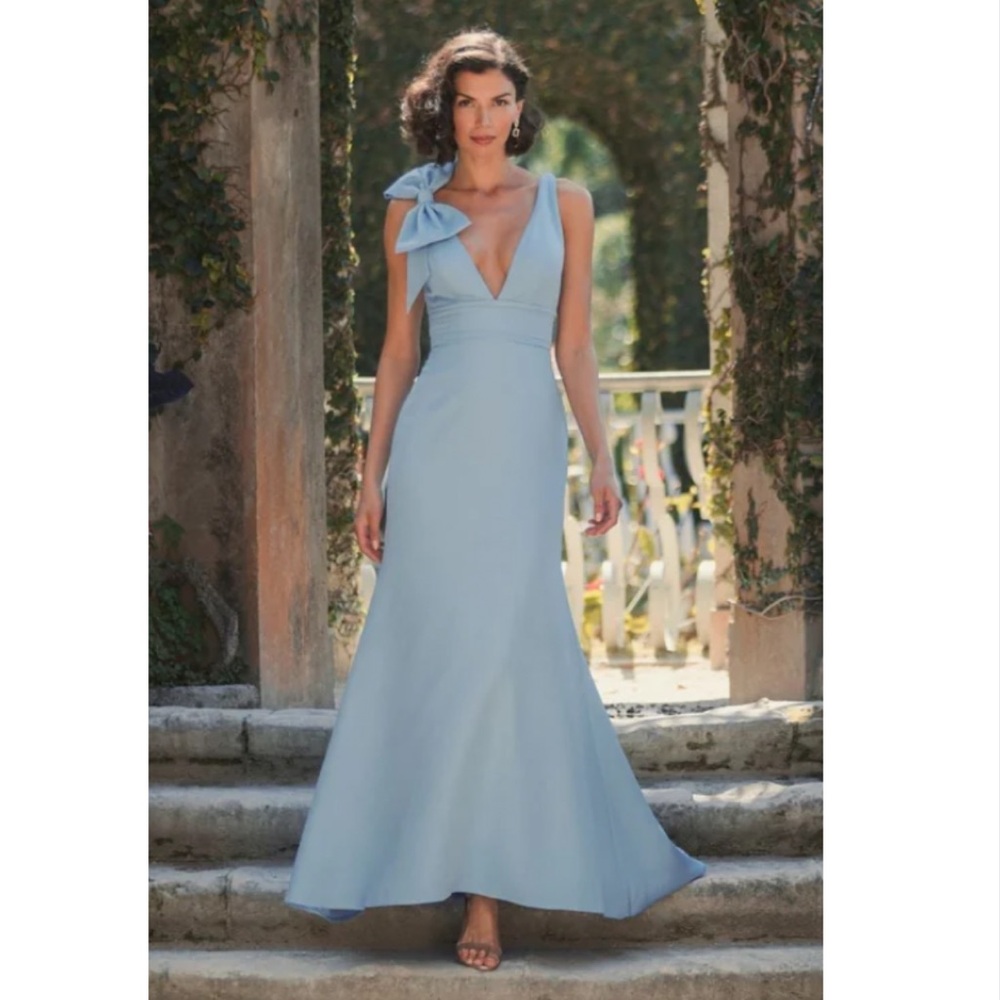 Mac Duggal Enchanting Plunging V-neckline Sweep Train Gown